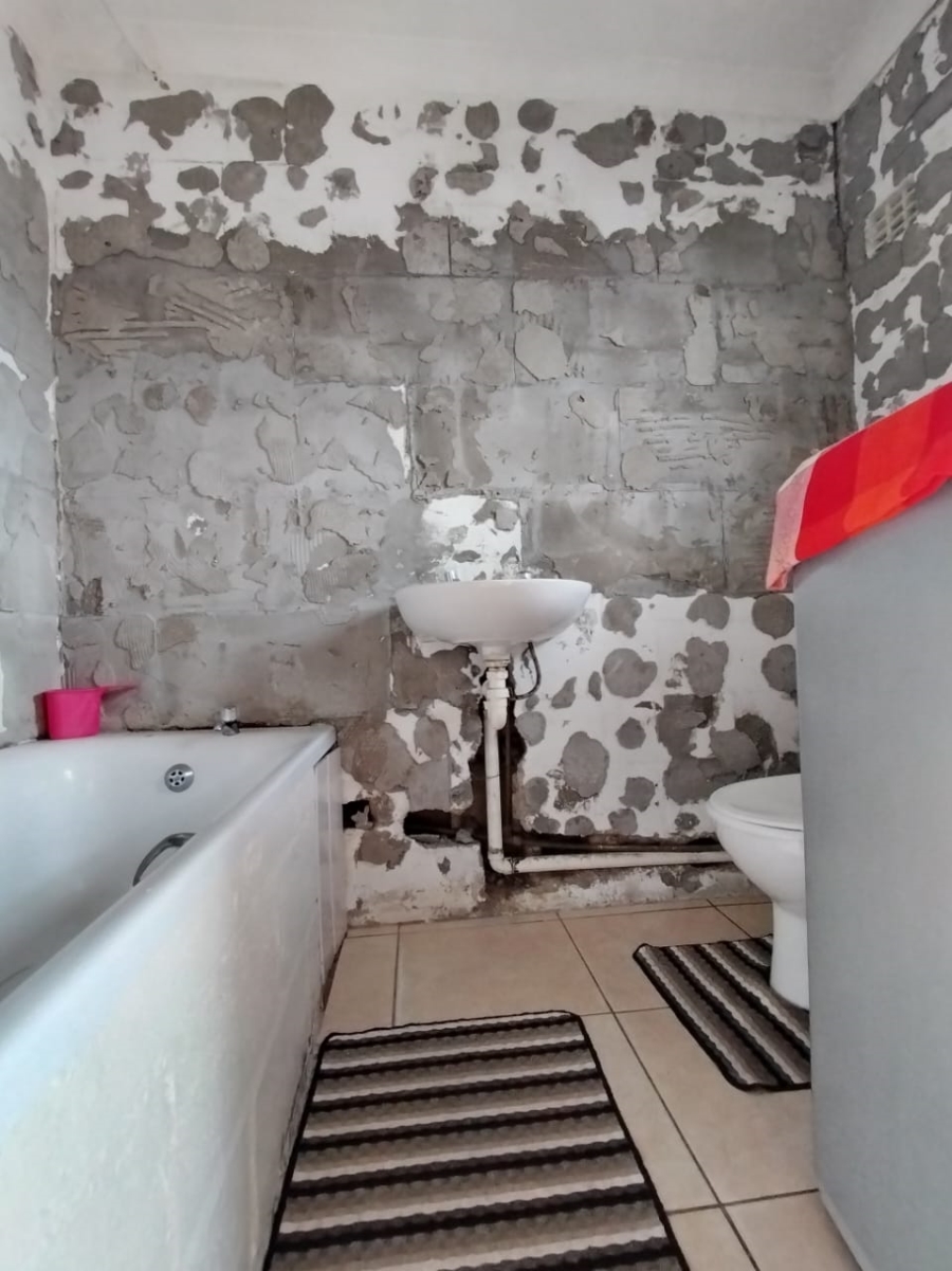 2 Bedroom Property for Sale in Pelican Park Western Cape